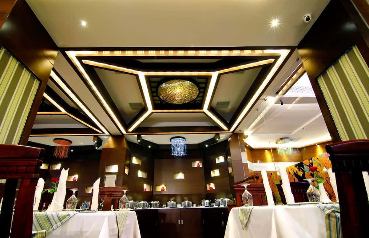Restaurant Table Setup