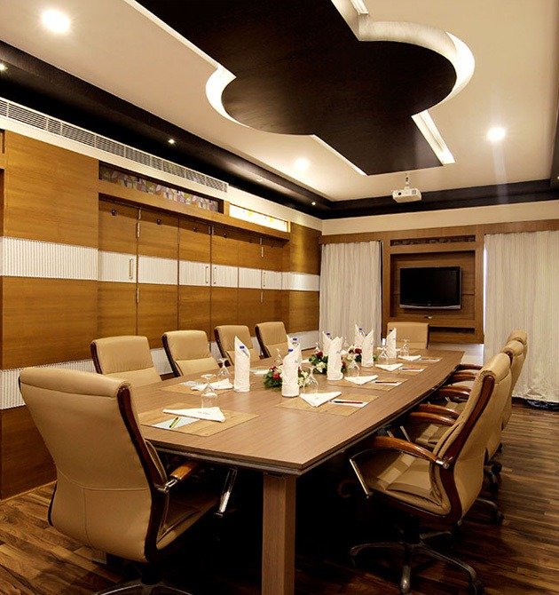 Business Lunch in Kannur: When a 70-Seat Multi-Cuisine Restaurant Works for Meetings
